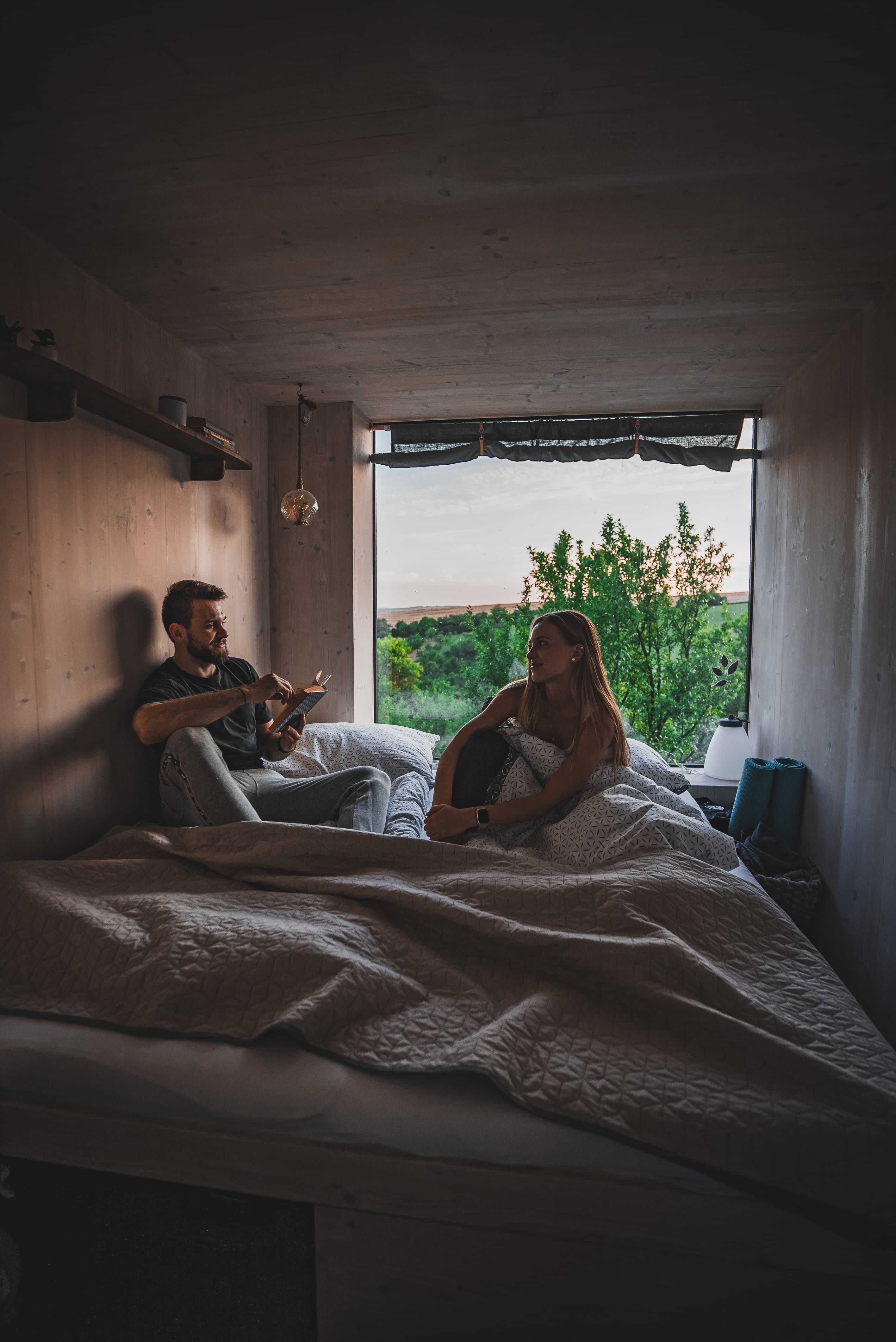 Romantické glampingové pobyty: Tipy na dokonalou dovolenou ve dvou